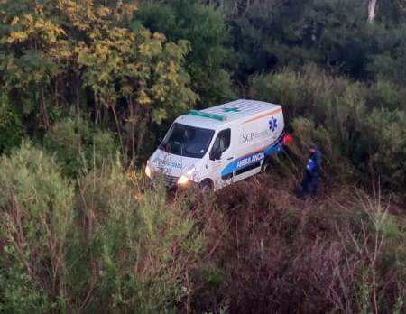 Ambulancia que se dirigia desde La Paz a Parana despisto en la Ruta 12