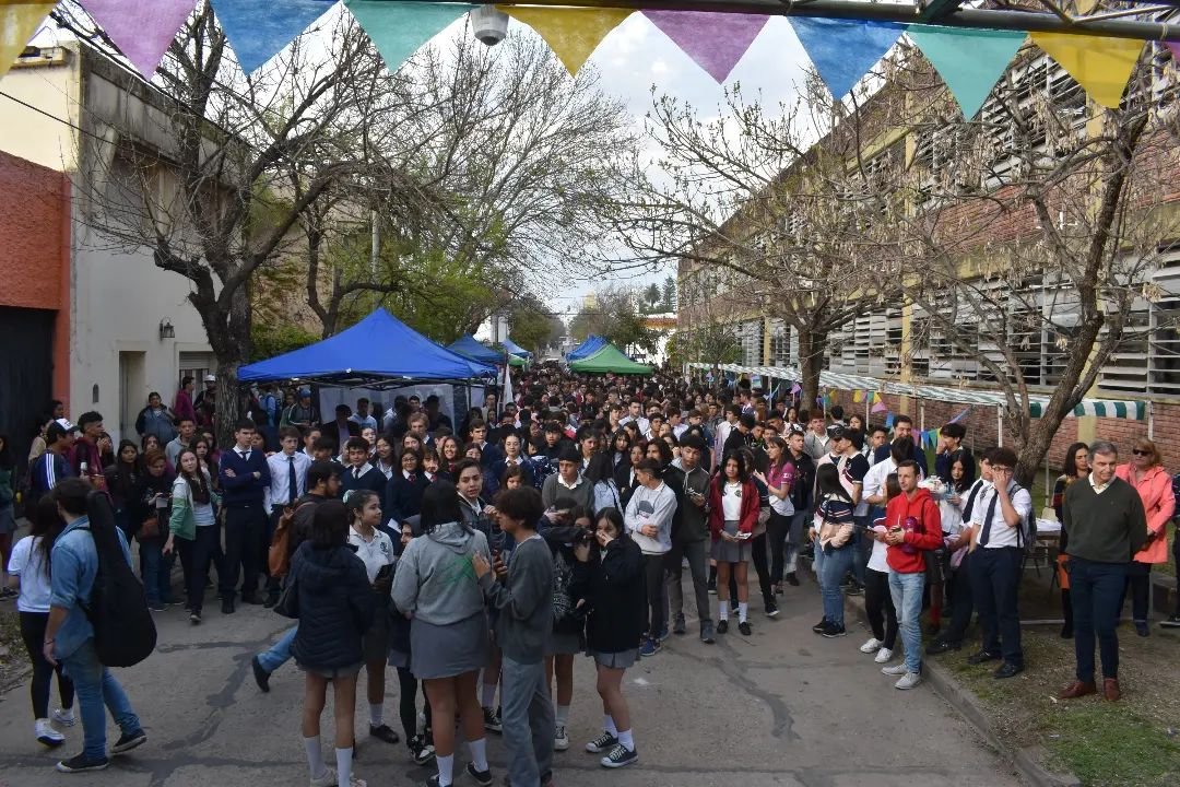 Se realizó la 7ma Feria de Carreras Terciarias y Universitarias y el 1er Encuentro de Escritores paceños.