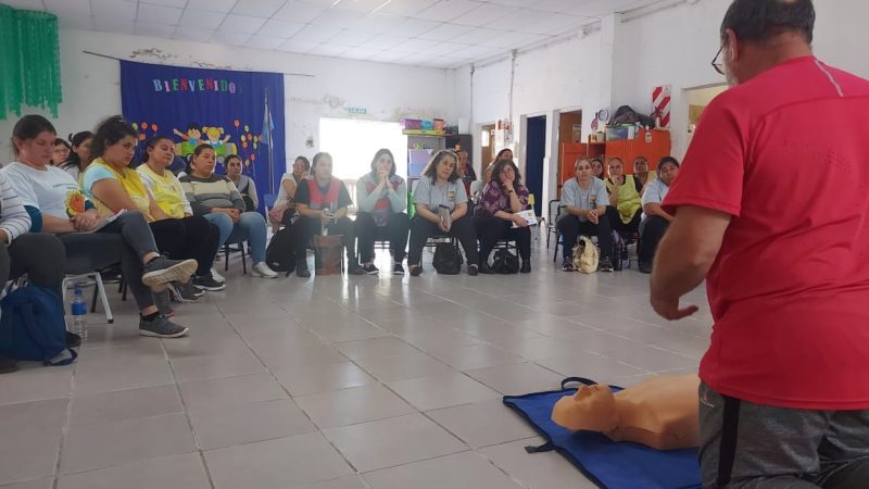 La importancia de saber actuar en situaciones de emergencia, dictado de curso de RCP