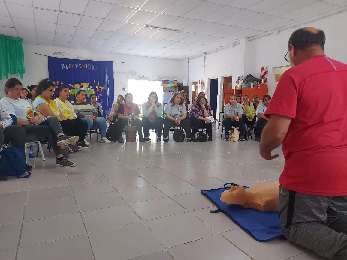 La importancia de saber actuar en situaciones de emergencia, dictado de curso de RCP