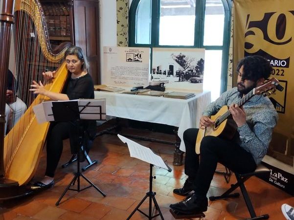 Música y arte en el museo municipal regional en la previa del 50º aniversario