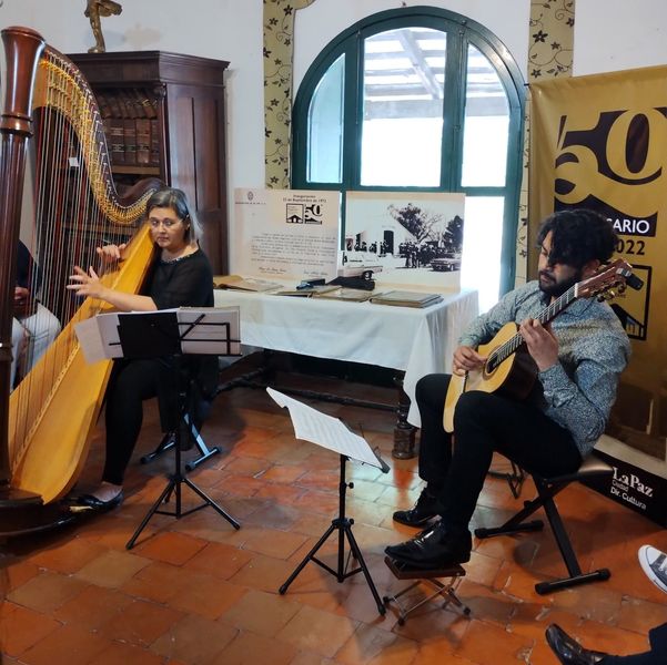 Música y arte en el museo municipal regional en la previa del 50º aniversario