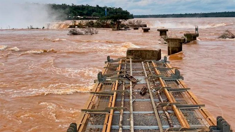 Cataratas: la creciente arrasó más del 50% de la pasarela a Garganta del Diablo