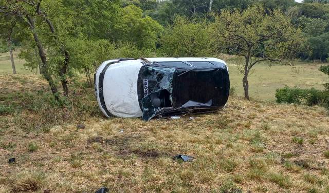 Conductor volcó el vehiculo en que se trasladaba frente al ex frigorifo Santa Elena