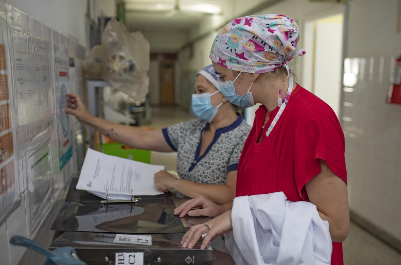 Vuelve a ser obligatorio el barbijo y equipos de protección en instituciones de salud