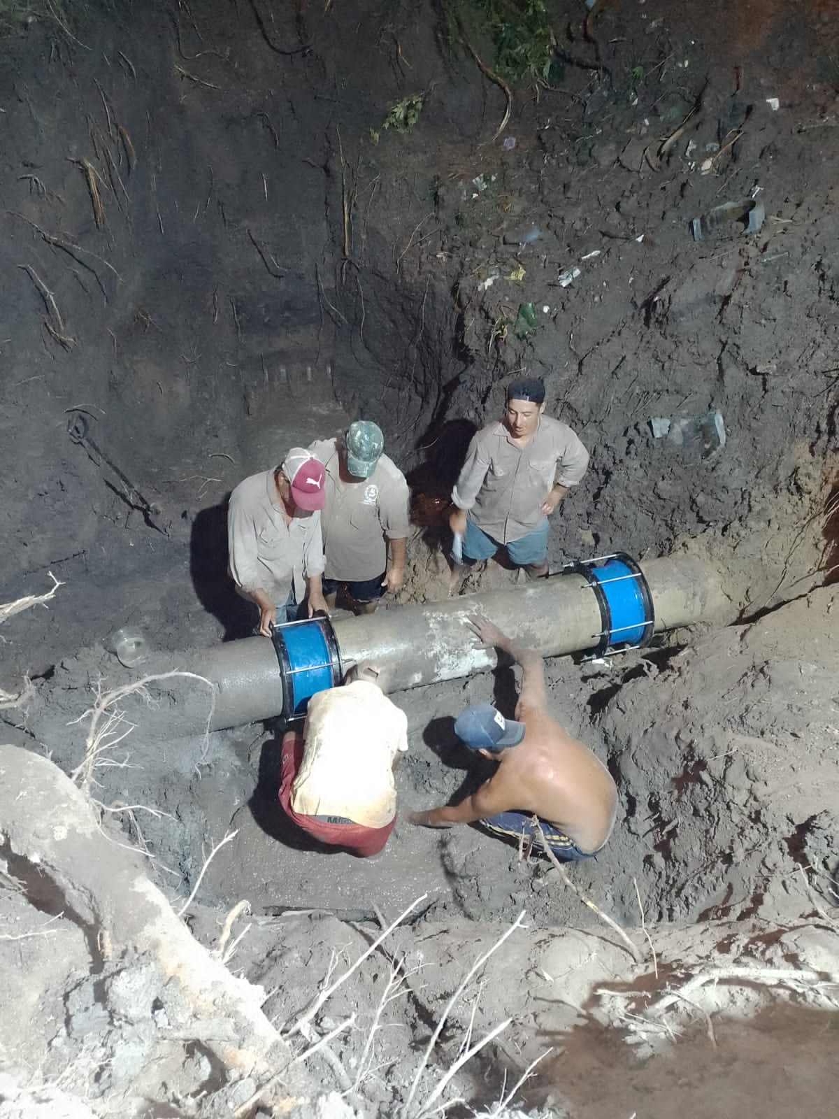 La rotura de un caño de agua dejo sin el liquido vital por mas de 10 horas a casi toda la ciudad.