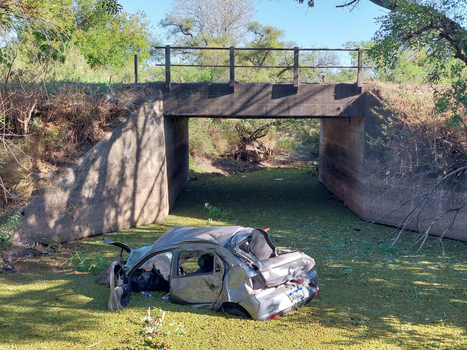 Conductor perdó la vida tras despistar y caer debajo de un puente en Ruta 1 km 11