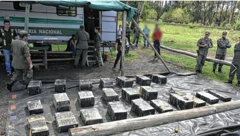 Camionero procesado por llevar casi 2 toneladas de droga entre mandarinas