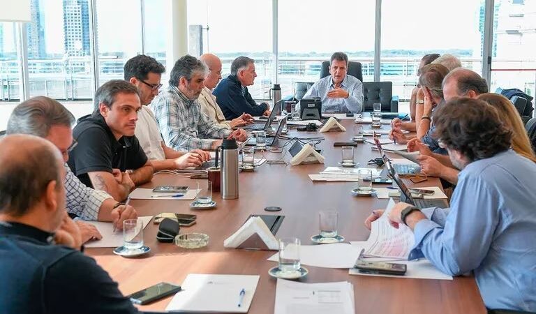 Anuncios económicos: suba de tasas de plazos fijos y más control a los dólares financieros