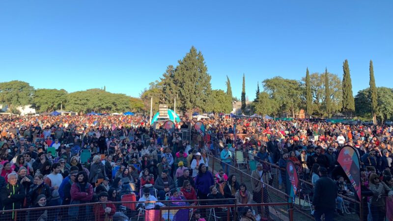 La Paz celebró sus 188 años con un gran show musical, feriantse, paella de Río y torta gigante