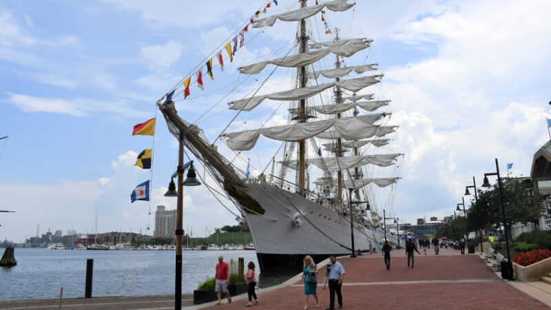 De La Paz a la “Libertad” dos paceños navegan a bordo del buque escuela de la Armada Argentina