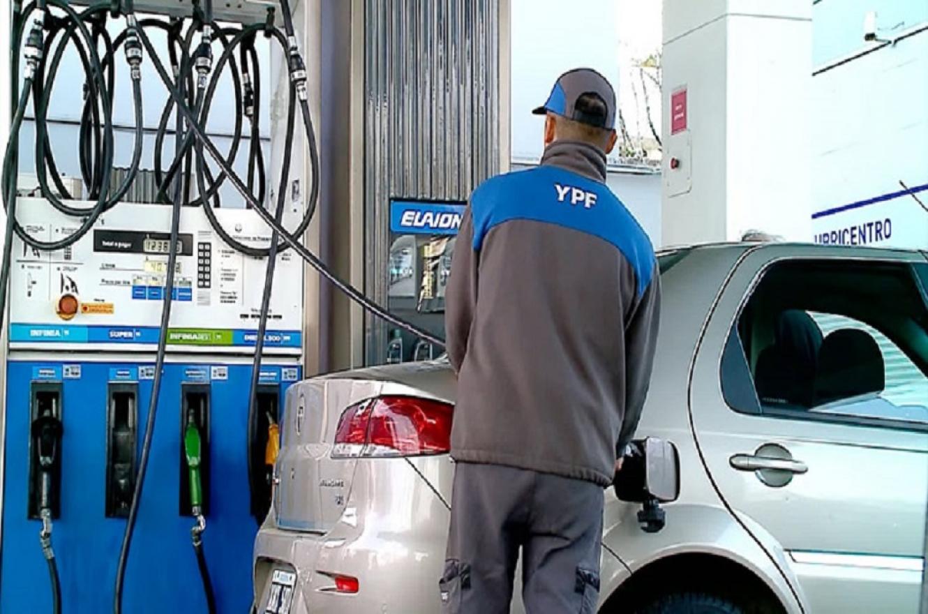 Combustibles: YPF aumentó 12,5% y acordaron congelar el precio hasta octubre