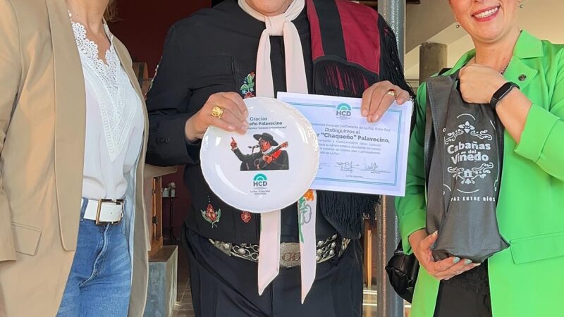 La Paz: Oscar “el Chaqueño” Palavecino recibió una distinción y agradecimiento por parte del Concejo Deliberante.