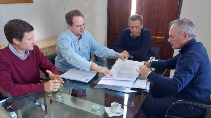 La Paz: Intendente Walter Martin  presentó diversos proyectos al Ministro Schneider