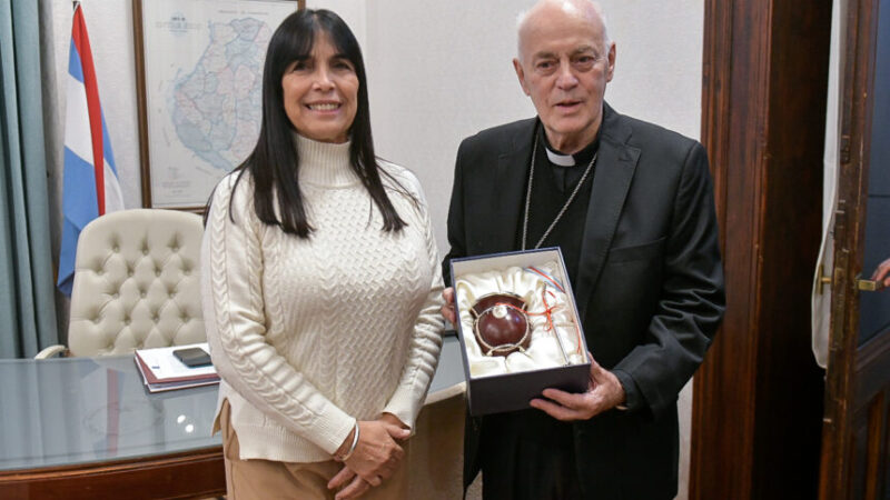 La vicegobernadora recibió al arzobispo de Paraná, Juan Alberto Puiggari