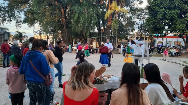 El primer finde largo de junio tuvo su feria de artesanos y productores locales