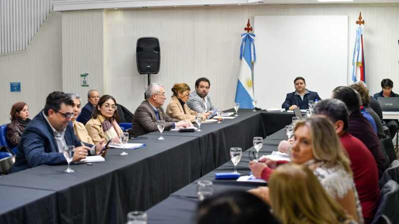 La provincia ofertó un cinco por ciento de aumento para julio y una suma fija de 120.000 pesos – Docentes disconformes con la oferta salarial