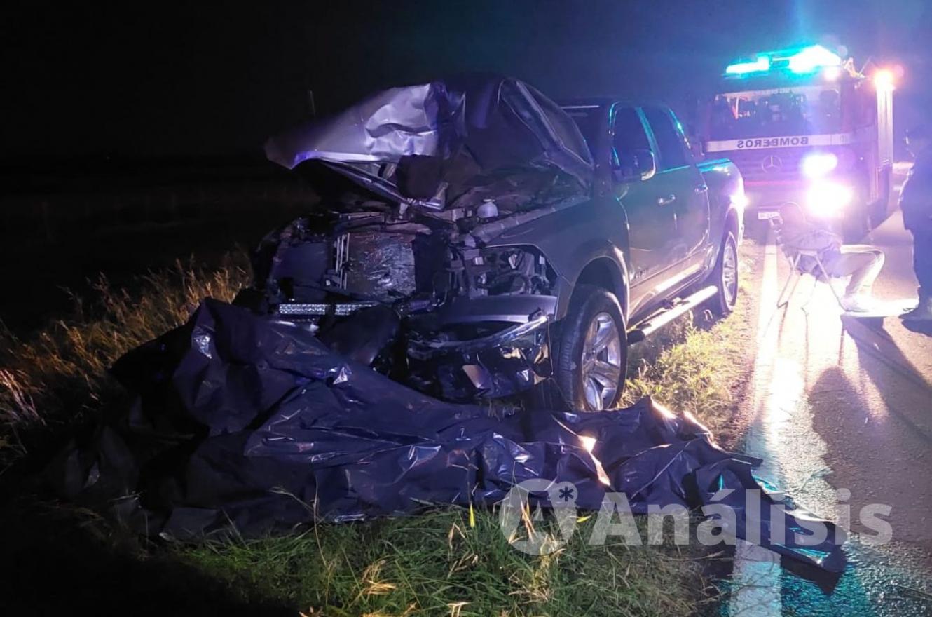 Una camioneta atropelló de atrás a una moto, murió un joven y el conductor fue detenido