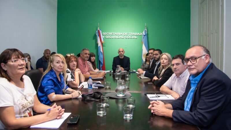 El gobierno presentó una nueva propuesta a estatales y fecha de pago de aguinaldo
