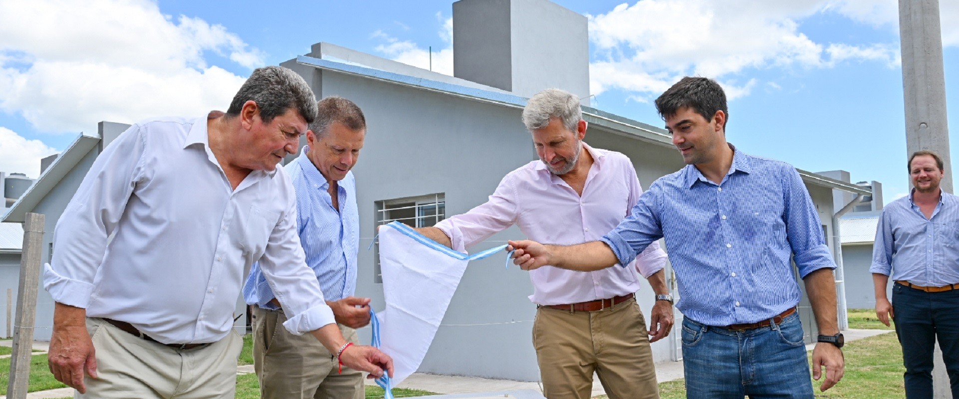 El gobierno provincial entregó 60 viviendas en La Paz