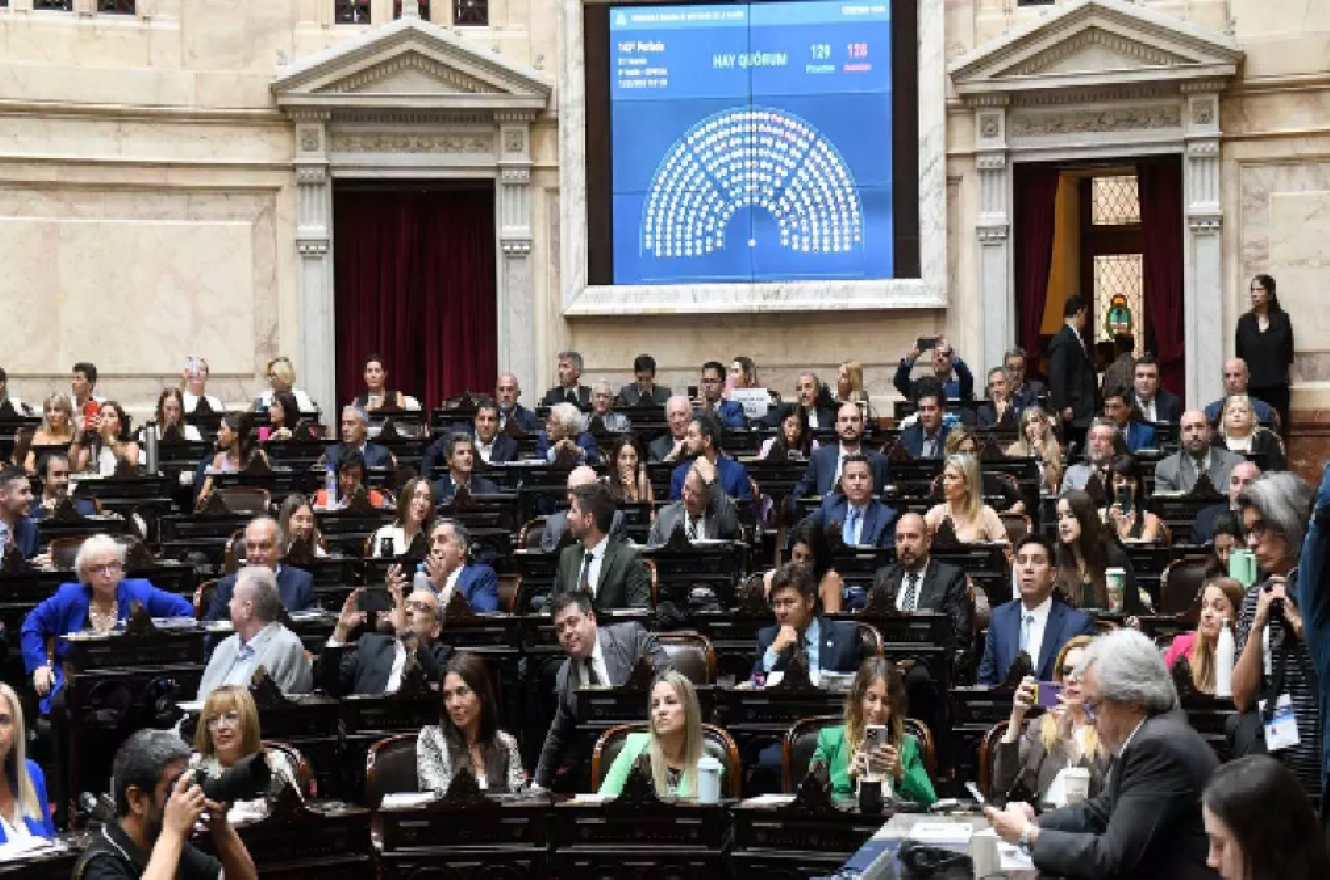 Entre insultos y acusaciones cruzadas, el Gobierno aprobó Ficha Limpia en Diputados