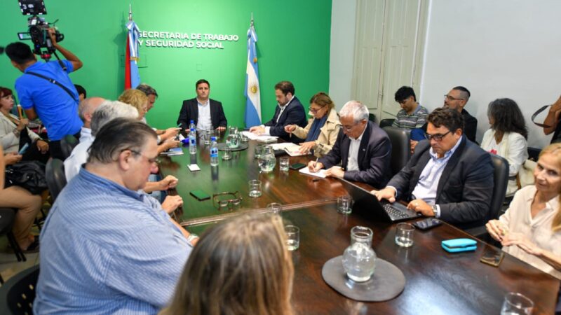 El gobierno presentó una oferta anual a los docentes con cobertura contra la inflación y sumas remunerativas y bonificables