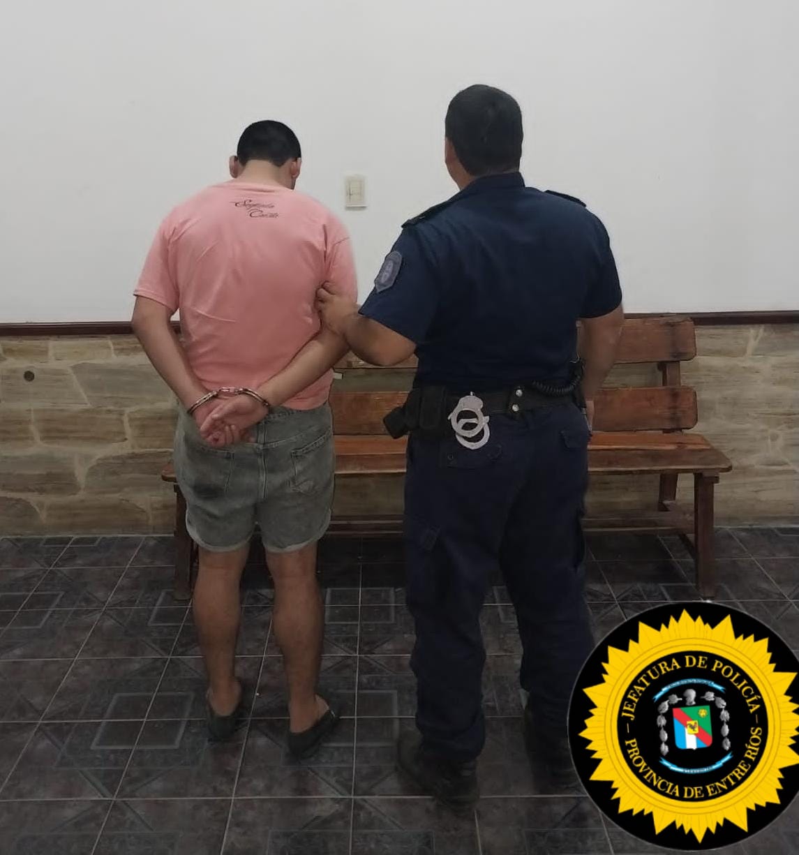 San Gustavo: Un hombre en estado de ebriedad provocó disturbios en una fiesta de 15 al ingresar sin invitación