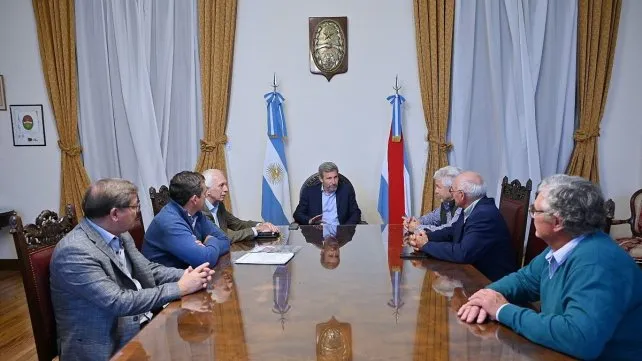 La Paz: Frigerio y dirigentes rurales avanzaron en la puesta en marcha de un nuevo puerto cerealero
