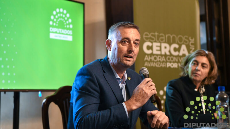Escuelas de la provincia recibieron computadoras en el marco del proyecto Visionarios
