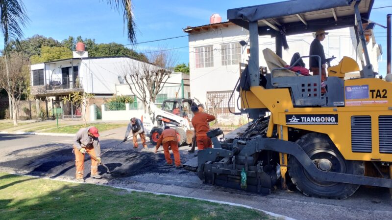 Santa Elena: continúan los  trabajos de bacheo y repavimentación que transforman la ciudad