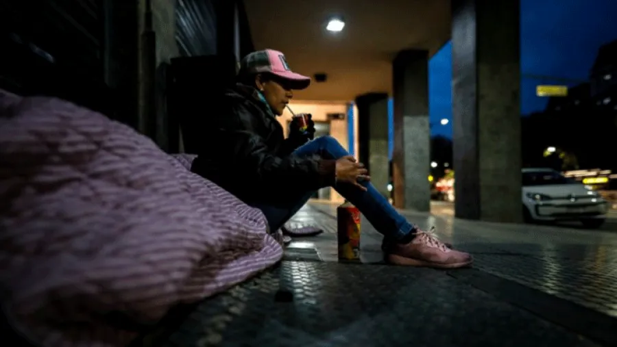 La pobreza se redujo al 31,6% en el primer semestre y alcanzó su nivel más bajo en los últimos siete años