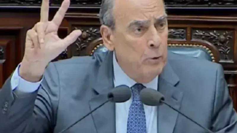 En Diputados, Francos desligó al Gobierno de los escándalos por coimas y fentanilo