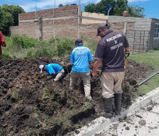 Santa Elena: Se trabaja en la extensión de la  red de agua potable en barrio La Delfina