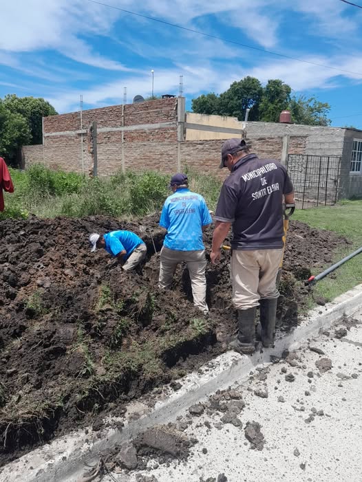 Santa Elena: Se trabaja en la extensión de la  red de agua potable en barrio La Delfina
