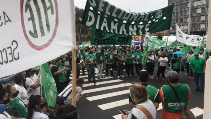 ATE marcha a Casa de Gobierno para protestar por los contratos sin renovación y el freno a las paritarias