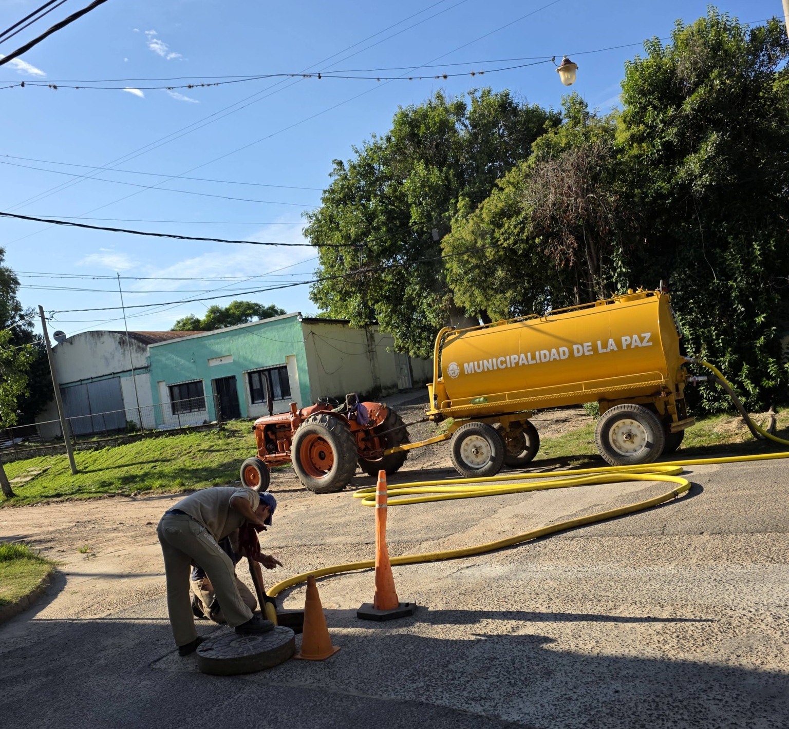 Después de un largo tiempo vuelve a prestar servicios el camión atmosférico municipal