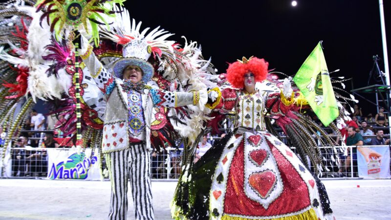 Santa Elena vivió una tercera noche a pura pasión por el carnaval