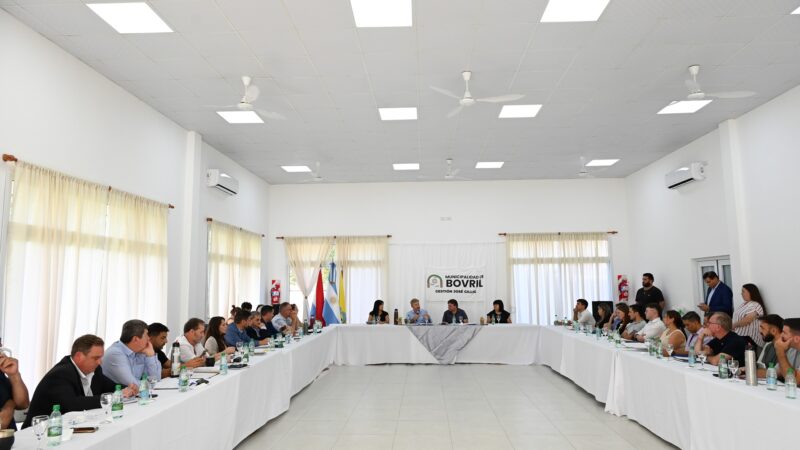 El gobernador encabezó una reunión de gabinete conjunto en Bovril