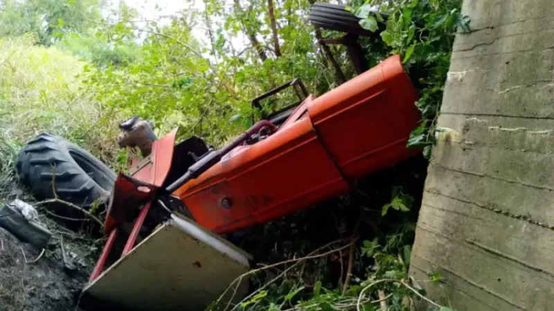 Un trabajador cayó con su tractor de un puente en cercanía de Bertozzi: sufrió grave traumatismo de cráneo
