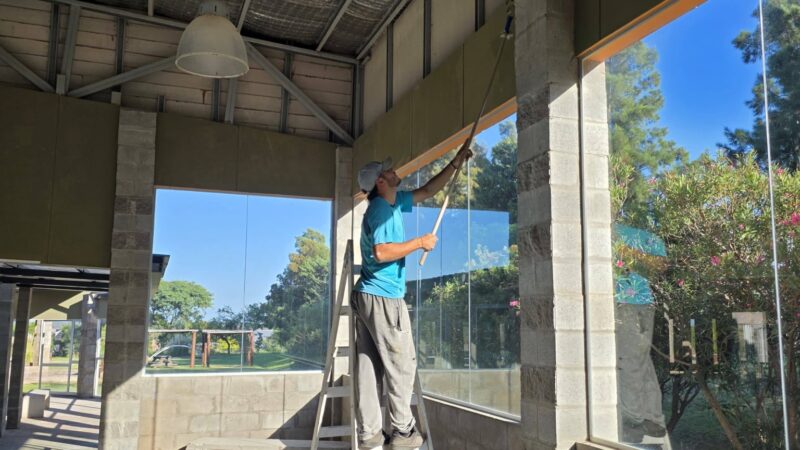 La Paz: Continúan trabajando en la puesta en valor del complejo termal.