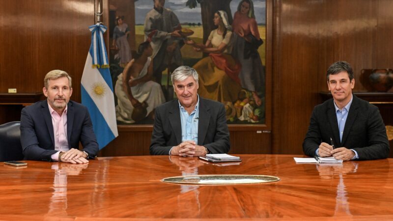 Frigerio mantuvo una reunión de trabajo con Luis Caputo y funcionarios del Ministerio de Economía de Nación