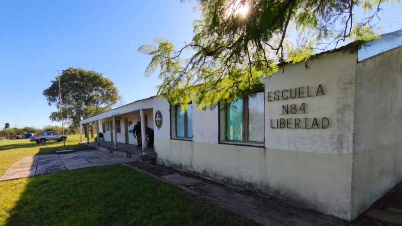 Ejecutan trabajos para normalizar el suministro de agua en una escuela de La Paz