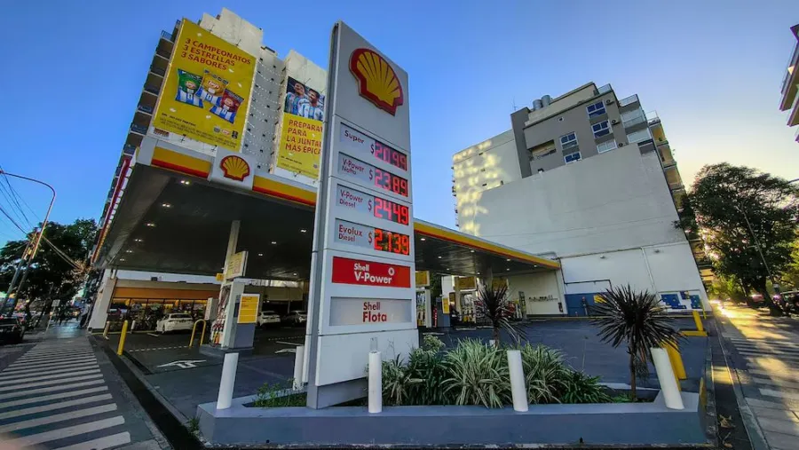 Un grupo suizo compró 894 estaciones de servicio Shell en el país
