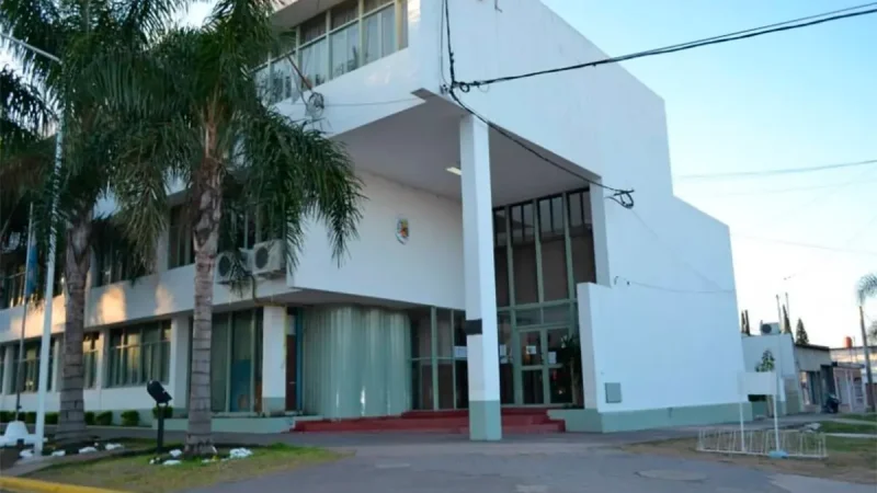 Hombre fue detenido tras subir al despacho del intendente Daniel Rossi y amenazar al personal municipal
