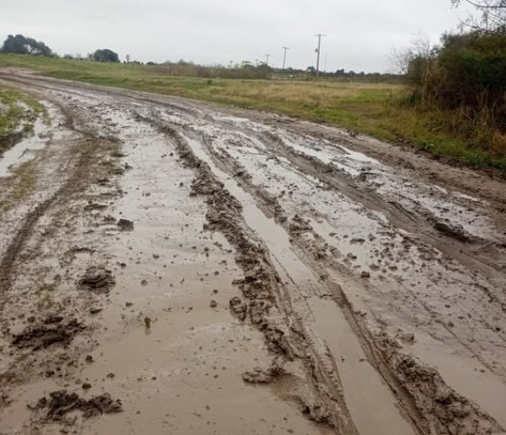 Vecinos de una escuela Rural reclaman mejoras en el acceso desde la Ruta 12