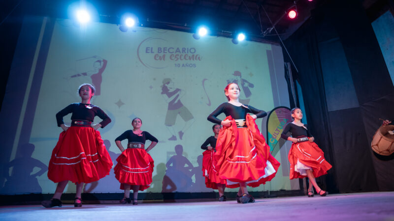 La Paz fue escenario de una nueva Gala del Becario en Escena