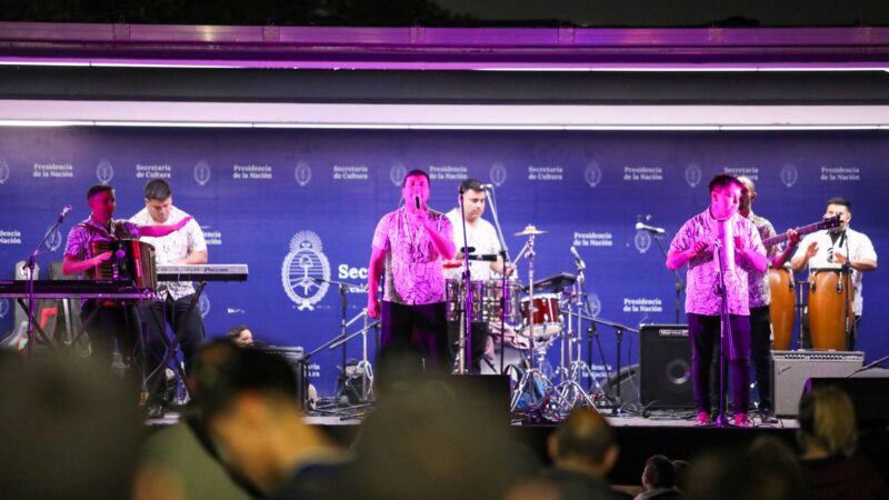 Ritmos Argentinos llega con música en vivo y danza a Santa Elena, La Paz.