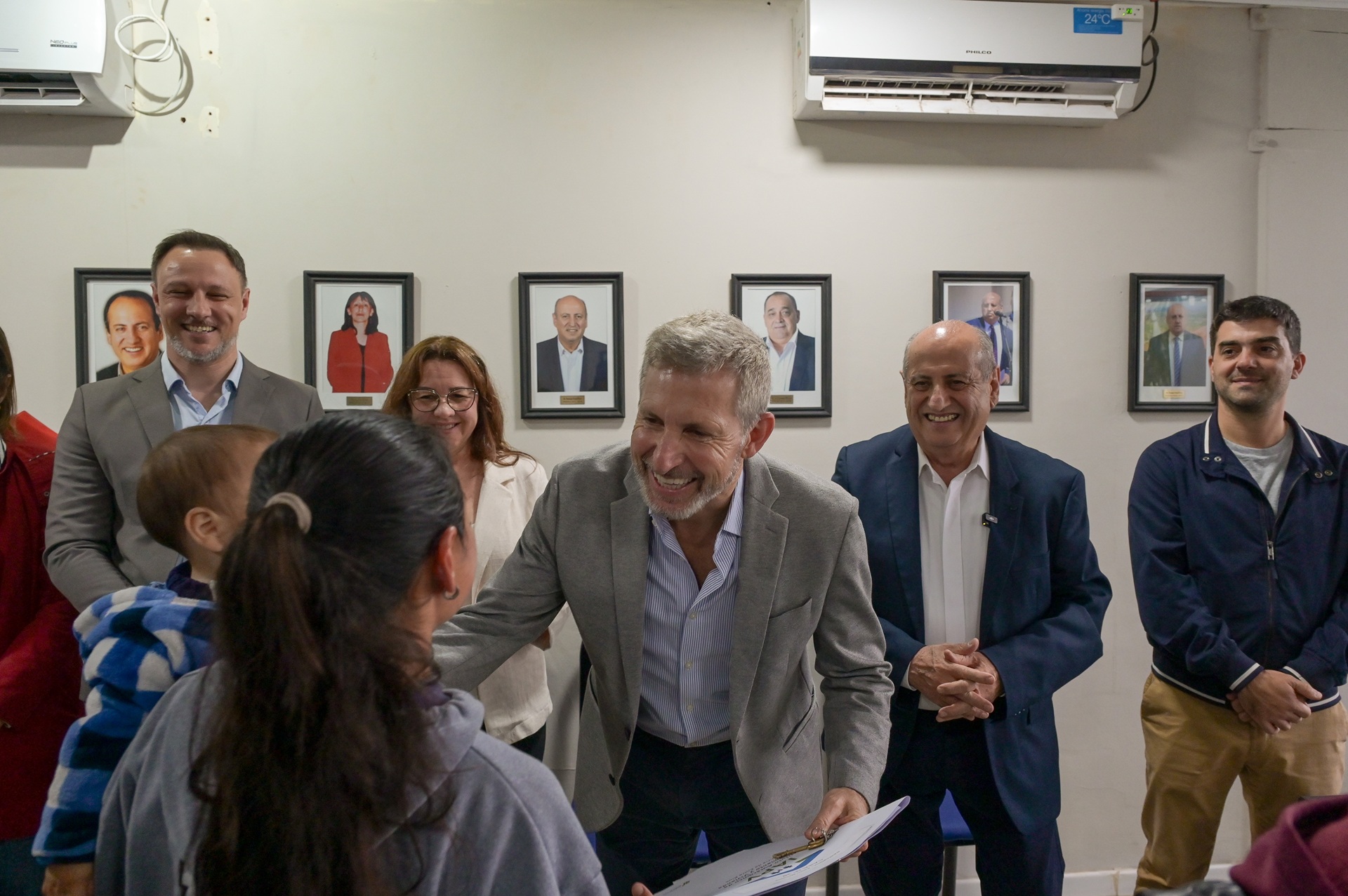 El gobernador entregó viviendas en Santa Elena